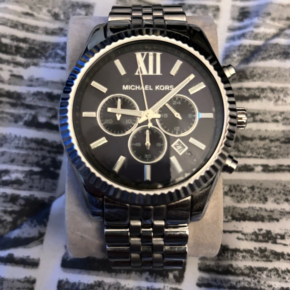 Micheal Kors Men Watch Sliver)